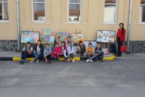 Elevii Școlii Populare de Artă Tismana, la o expoziţie cu dublă semnificaţie