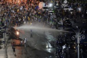 Interzis la mitinguri spontane. Magistraţii instanţei supreme au decis că adunările publice trebuie declarate în prealabil