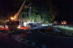Trafic îngreunat azi-noapte pe DN1, din cauza unui camion răsturnat