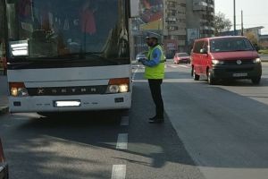 Șoferi amendaţi după ce au fost prinşi staţionând în staţiile RATBV