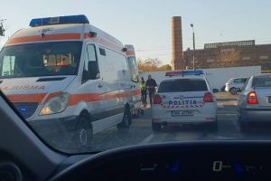 NEWS ALERT/ CARAMBOL lângă ATRIUM MALL, cu mai multe maşini şi un BICICLIST
