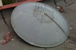 O persoană din Siculeni a dat buzna în curtea unui vecin şi a distrus mai multe bunuri