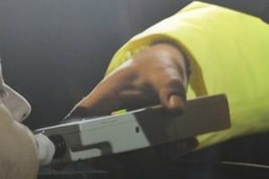 PERICOL pe şosele: O FEMEIE şi un BĂRBAT au fost depistaţi în trafic cu ALCOOLEMII de peste 1‰