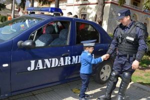 700 de locuri pentru bărbaţi şi femei, disponibile în echipa Jandarmeriei