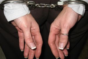 Tanara cercetata penal dupa ce a furat cosmetice si haine dintr-o societate comerciala, la Timisoara