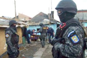 Falsificator vâlcean săltat de poliţişti argeşeni