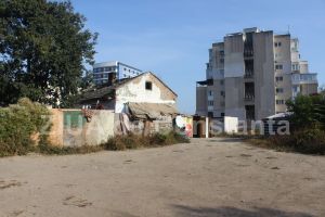 O familie a ocupat abuziv o locuinta din Faleza Nord. Noua copii, dintre care un nou-nascut, traiau in conditii teribile (galerie foto + document)  