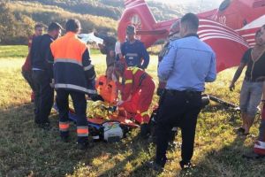 Bărbatul  cuprins de flăcări, în timp ce încerca să stingă un incendiu de vegetaţie uscată, a murit la spital
