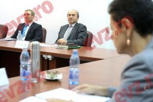 Schimb de mailuri între procurori şi USR. Toader: Legea nu permite