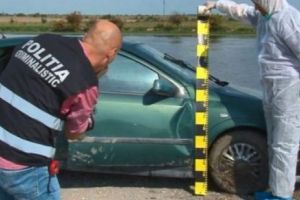 O mamă a murit sub privirile nepăsătoare ale vecinului