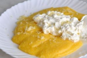 De 1 decembrie, mămăliga cu brânză ia faţa iahniei de fasole