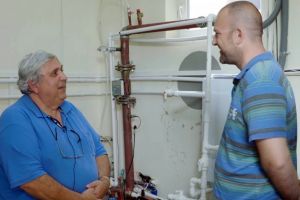 Kiss la căldură: Fostul şef al UDMR Bihor face reclamă la pompe de căldură (VIDEO)