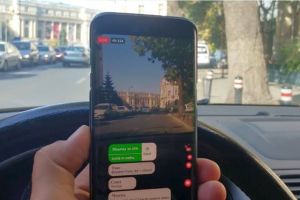 VIDEO| Campanie MAI: ”Opriţi live-urile de la volan”! Nu sunteţi cu nimic mai cool dacă vă filmaţi în timp ce conduceţi, opriţi nebunia asta