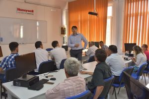 Facultatea de Automatica si Calculatoare Timisoara primeste cadou un laborator de aproape $30.000