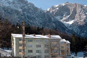 Cadavrul unui bărbat a fost găsit într-o râpă la Buşteni. Salvamontiştii sunt în ALERTĂ