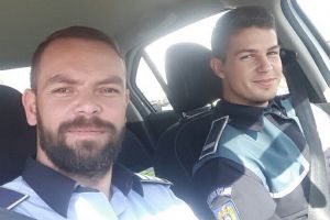 Doi agenţi rutieri din Bihor au anunţat pe facebook locul în care stau să-i „vâneze” pe vitezomani