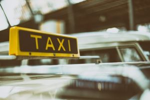 Taximetrist atacat de un client care l-a talharit, la Timisoara