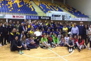 Fanii Coronei, încântaţi de întâlnirea cu handbalistele