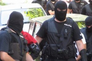 Descinderi la suspecţi de infracţiuni informatice! „Zozo”, audiat la Piteşti