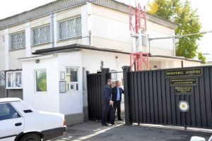 Un deţinut a ajuns la spital după ce a fost înjunghiat în duba penitenciarului Bacău