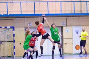 Handbalistele, meciuri grele