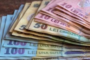 VEȘTI BUNE pentru români! Creşte salariul minim pe economie. Anunţul făcut de ministrul Finanţelor