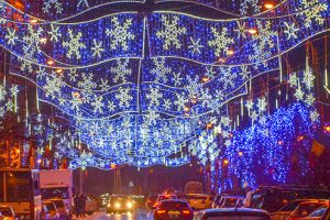 Începe „nebunia” iluminatului ornamental de Crăciun