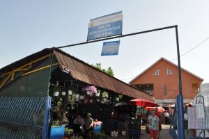 Piaţa Decebal, cârpită pe ici pe colo să arate mai bine. Cine spune că nu au rost alte investiţii acum