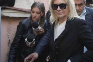 Carmen ADAMESCU a avut o reacţie NERVOASĂ la intrarea în CAB