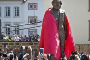 Atei, porci, Marx şi Dumnezeu 