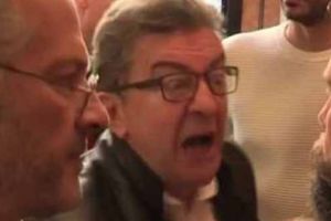 Percheziţii şi intrări cu forţa ACASĂ şi la SEDIU după ce un DEPUTAT a declarat că este NECESAR un referendum ANTI-MACRON. Video în articol
