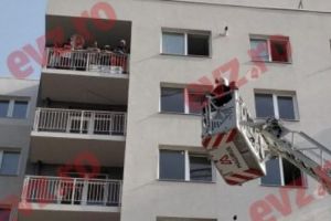 Bloc in FLĂCĂRI. Zeci de OAMENIi strigă după ajutor. Scene dramatice. Plan ROȘU de intervenţie