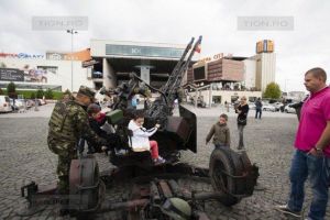 Ziua Armatei va fi sarbatorita cu expozitii si parade militare. Sambata, soldatii vor fi prezenti la mall