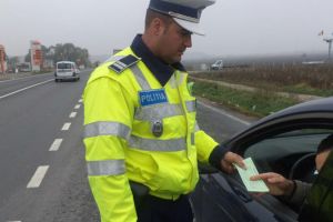 Dosar penal la 19 ani: beat şi fară permis, în trafic la volan