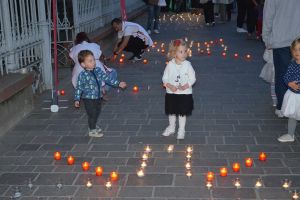 „Un milion de stele”: Bisericile catolice din Oradea, unite de Ziua Internaţională pentru Eradicarea Sărăciei (FOTO)