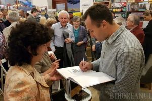 Arhitectul Cristian Puşcaş spune povestea sinagogilor orădene, cele mai numeroase din ţară, într-un volum lansat la Humanitas (FOTO)
