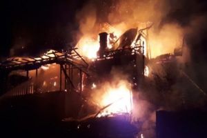 Casă în flăcări la Băiculeşti