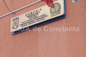 Trei vamesi din Constanta, condamnati!: Judecatorii vor sa afle cine a realizat interceptarile din dosar  