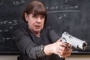 Aproape jumătate dintre profesorii români îşi doresc dictatură