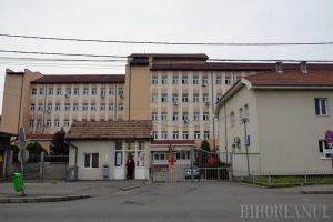 Specialist cu întârziere: Soţul directoarei de la Spitalul Judeţean se strecoară la Terapie Intensivă