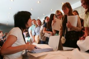 Peste 800 de joburi disponibile la Bursa locurilor de muncă pentru absolvenţi
