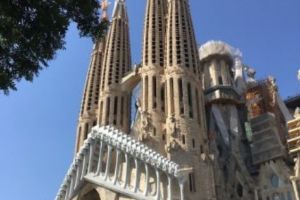 Cel mai cunoscut monument din Barcelona, ridicat fără autorizaţie de construcţie. Despre ce catedrală e vorba