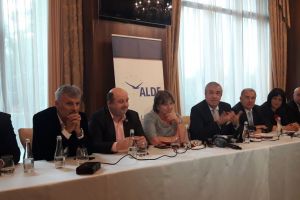 Tăriceanu, la Bistriţa: România nu va rămâne ţara furnizoare de mână de lucru ieftină din Europa