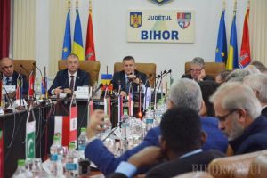 Fără precedent: 27 de ambasadori vizitează Oradea, la invitaţia Ministerului de Externe, dar gazdele nu ştiu să-i asculte şi să profite de prezenţa lor (FOTO)