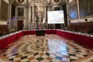 Raport critic al Comisiei de la Veneţia. Iohannis cere demisia Ministrului Justiţiei