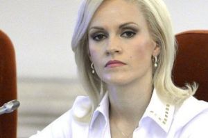 Atac dur al Gabrielei Firea la adresa conducerii PSD. Firea susţine că în acest moment consilierii PSD sunt îndemnaţi să o trădeze. Primarul general arată cu degetul spre Codrin Ştefănescu

