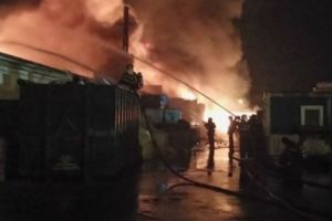 INCENDIU PUTERNIC la Sibiu! Peste 200 de pompieri se luptă cu flăcările
