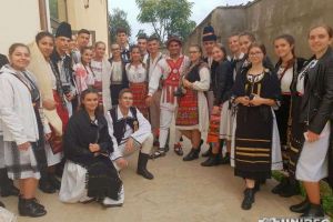 FOTO, VIDEO: Prima întâlnire a elevilor în uniformă din cele cinci colegii militare naţionale, la Alba Iulia, sub tema ,,Parada portului popular românesc”