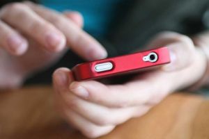 Doi adolescenţi au jefuit un tânăr pe stradă