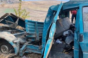Accident grav, cu descarcerare, în judeţul Tulcea. Un tânăr a murit, alţi trei sunt răniţi
